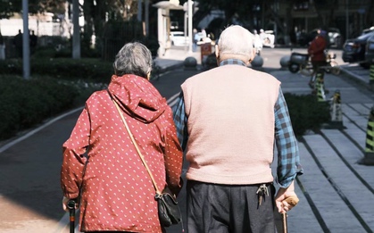 Nếu một ngày cha mẹ bỗng cư xử, nói năng như này thì con cái cần phải xem lại bản thân: Có phải chúng ta đã quá vô tâm?