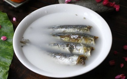 “Kẻ thù truyền kiếp” của mùi tanh: Ngâm cá vào, tanh mấy cũng bay màu, thịt thơm ngon xuất sắc, ai sợ thì thử đi