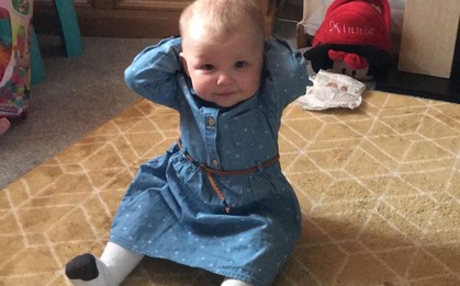 Nuốt viên pin cúc áo, bé gái 2 tuổi thủng động mạch chủ, chết thương tâm