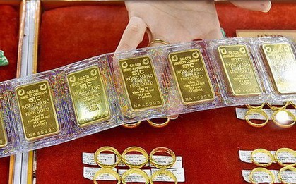 Vàng đã vượt mốc 170 triệu đồng/lượng: Người đàn ông Hà Nội mua 2 cây vàng với giá 300 triệu, sau đó phải vội báo công an