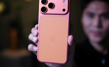 Tưởng chỉ là "đồn trên mạng", iPhone 17 Pro Max "đổi màu" từ Cam sang Hồng nay đã xuất hiện tại Việt Nam