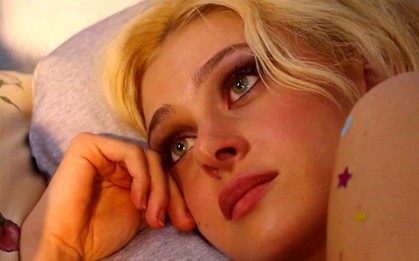 Phim của con dâu Beckham ngập cảnh 18+