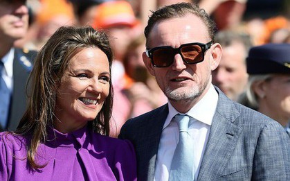 Một cặp đôi hoàng gia ly hôn sau 25 năm chung sống