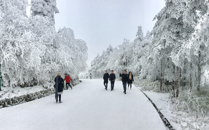 Khách Việt bị cấm mặc áo hoa lên núi khi du lịch Trung Quốc, nghe lý do xong không ai dám trái lời