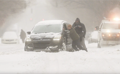 Thảm hoạ tuyết trắng lịch sử tại Mỹ khiến ít nhất 28 người thiệt mạng, nhiều trường hợp vô cùng thương tâm