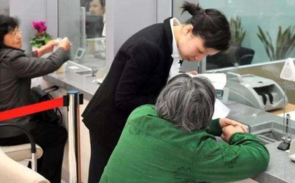 Cụ bà đặt 4 lệnh mua vàng trị giá 3,6 tỷ đồng: Công an phá cửa ngăn chặn giao dịch, thu hồi bưu kiện