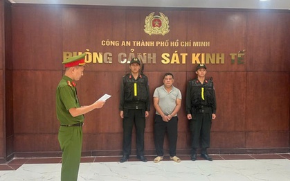 Công an TPHCM bắt chủ cơ sở ngâm 4,6 tấn ốc bươu bằng chất sản xuất xi măng