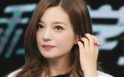 Triệu Vy bị tấn công