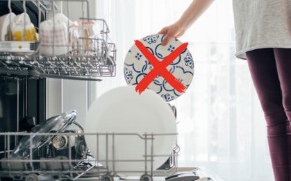 Đến ạ nhà nào vẫn cho 5 thứ này vào máy rừa bát: Sai rất sai, mỗ lần bấm nút là một lần rước hoạ