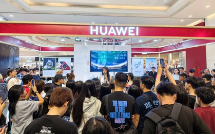Có gì hot ở Gian hàng trải nghiệm sản phẩm của Huawei tại Cresent Mall?