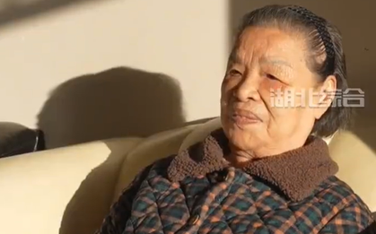 Cụ bà 92 tuổi được mệnh danh là “Công chúa ngủ trong rừng“