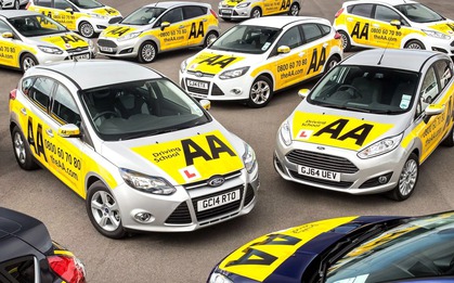 Bài thi sát hạch lái xe tại Vương quốc Anh khắc nghiệt đến mức thí sinh phải thuê 'diễn viên đóng thế'