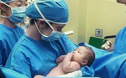 Ngày đầu tiên chào đời của em bé sơ sinh phải vượt 7 CỬA ẢI, bận rộn vô cùng đấy mẹ yêu ạ!