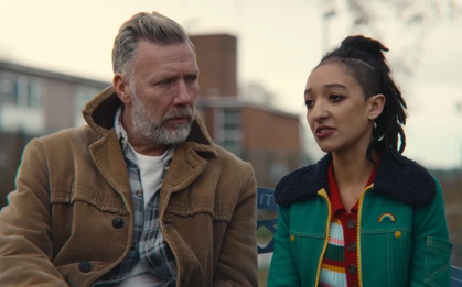 Xem phim Sex Education, tôi sốc tột độ khi con đề nghị: "Bố mẹ hãy ly hôn đi, con mệt mỏi lắm rồi!"