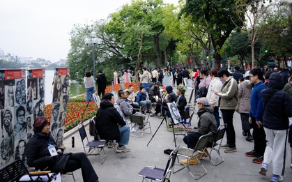 Một dịch vụ ở Hồ Gươm hốt bạc dịp Tết dương lịch, ung dung "đút túi" 3 triệu mỗi ngày