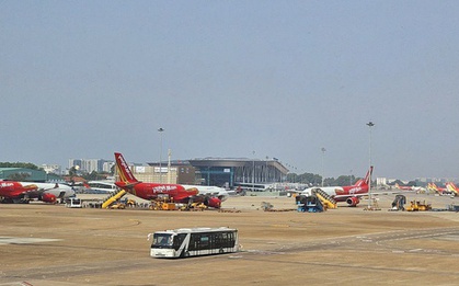 Máy bay mới liên tục về Việt Nam, giá vé Tết có hạ?