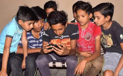 Bang đầu tiên của Ấn Độ cấm trẻ em dùng mạng xã hội
