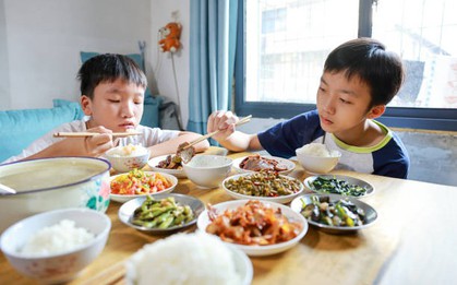 Những đứa trẻ lớn lên khó thành công thường thể hiện 3 hành vi này trên bàn ăn, càng quan sát, càng thấy đúng