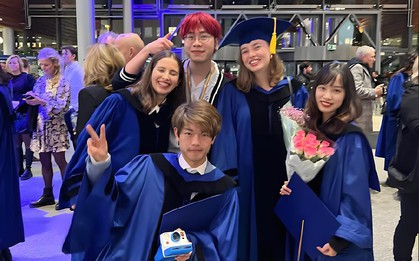 Nam sinh Việt du học nước lạ: Người dân không thích ngồi cạnh nhau trên xe bus, giáo viên sẵn sàng hỏi "Em nhuộm tóc ở đâu thế?"