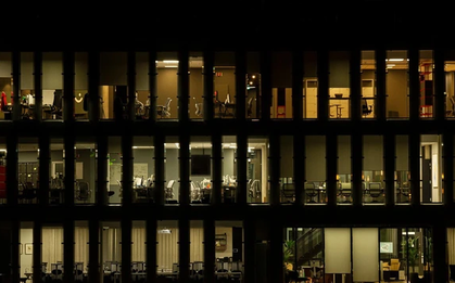 Nỗi buồn của nền kinh tế top 1 thế giới: Tiến sĩ nộp 500 CV nhưng không ai nhận, tân cử nhân tiến dần đến mốc "không thể kiếm việc"