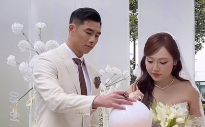 Thủ môn U23 Việt Nam cuới vợ thạc sĩ hơn 3 tuổi, visual cô dâu sáng bừng