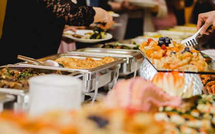 Phát hiện nhóm khách 7 người đi ăn buffet cao cấp hết 300 con cua và cá hồi, 50 hộp sầu riêng, 80 bát chè: "Còn chưa no lắm"