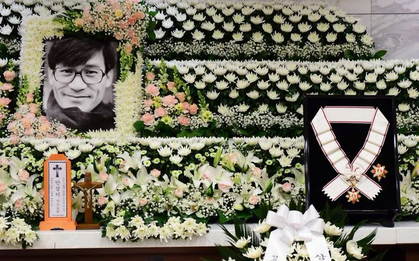Các nghệ sĩ Hàn Quốc tưởng nhớ ngôi sao huyền thoại Ahn Sung Ki