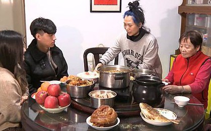 "Hơn 20 người đang đợi con nấu ăn đấy": Lấy chồng, sống chung mẹ chồng mới biết "địa ngục" là có thật