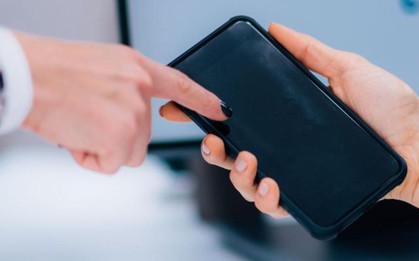 Cho người khác mượn điện thoại: Quên gì thì quên, cấm được quên thao tác 5 giây này nếu không muốn lộ hết bí mật