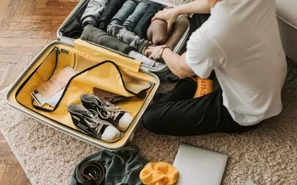 Bí quyết mang đủ quần áo mặc 2 tuần chỉ với hành lý xách tay