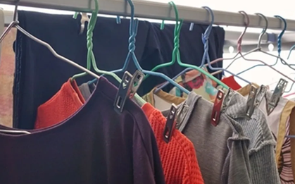 Tại sao nên treo ngược quần áo khi trời lạnh? Chuyên gia hàng đầu Nhật Bản tiết lộ