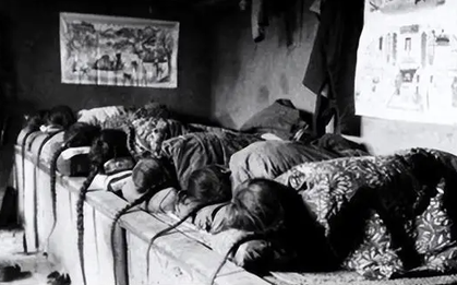 16 ảnh gây ngỡ ngàng cuối nhà Thanh: Bé gái làm con dâu từ 4 tuổi, thiếu nữ luyện võ trái ngược phim ảnh