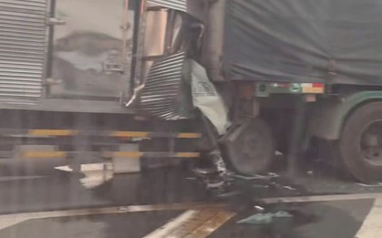 Xe tải va chạm với xe đầu kéo trên cao tốc TP.HCM - Trung Lương, tài xế tử vong