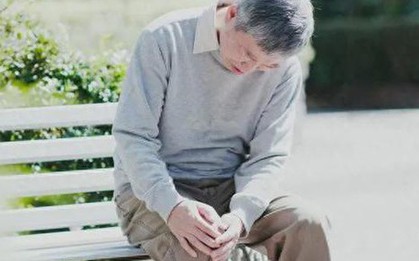 Cụ ông 72 tuổi sống một mình nhiều năm vẫn mắc giang mai: BS chỉ ra "con đường lây bệnh" nhiều người Việt bỏ qua