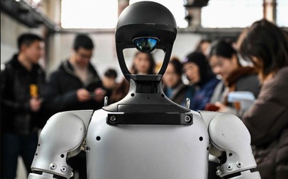 Nghịch lý 2026: Sinh viên công nghệ phải đi "làm xiếc" cho robot học việc và sự thật bên trong trại huấn luyện người máy lớn nhất hành tinh