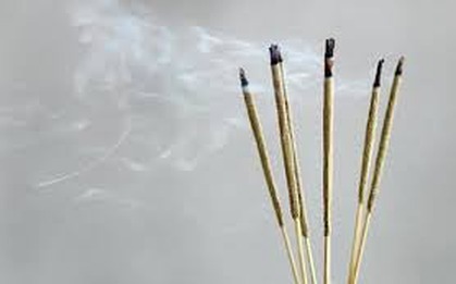 Thắp hương mỗi ngày là tốt hay xấu?