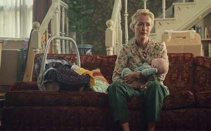 Xem phim Sex Education, tôi thức trắng đêm để xóa hết những tin nhắn đã gửi cho con