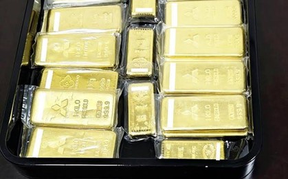 Cam kết quyên góp 78 triệu đồng, một nhà hảo tâm tiếp tục hiến tặng 21 kg vàng trị giá hơn 93 tỷ đồng cho địa phương