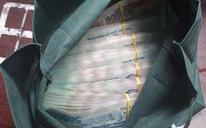 Người phụ nữ SN 1978 trình báo đánh rơi túi xách chứa 56.000.000 đồng ở ngã 3 đường, công an cơ sở lập tức rà soát suốt 50km để xác minh
