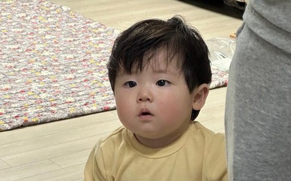 Những em bé được ông bà khen "may mắn" thường có 5 đặc điểm này