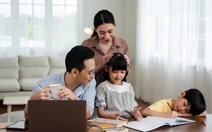 "Học bài xong mẹ cho xem tivi 1 tiếng" - Kiểu giáo dục giao dịch này đang hủy hoại con cái!