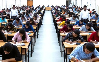 Một cơ quan giáo dục tuyển 5.489 nhân viên, hơn 809.000 người đăng ký: Chỉ cần học hết lớp 8, thí sinh phải đi dép, không được đi giày