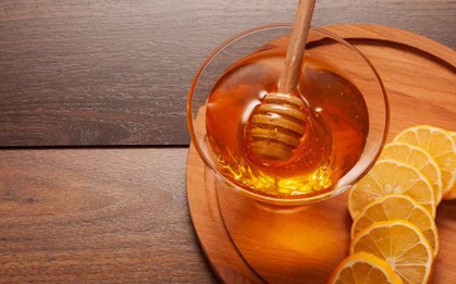 Mẹo phân biệt mật ong thật và giả chỉ nhờ một tờ khăn giấy