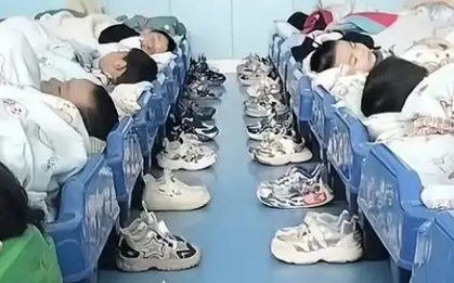 Chỉ là bức ảnh học sinh ngủ thôi nhưng lại khiến cả mạng xã hội tranh cãi!