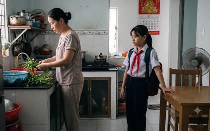 "Cái Linh ở lớp cứ nói xấu con" - "Lơ nó đi, tập trung mà học" - Kiểu đáp chuyện của bố mẹ khiến con hết hứng tâm sự!
