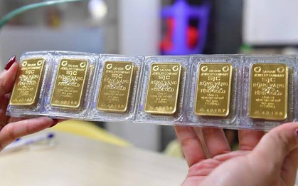 Giá vàng rớt thê thảm, người mua vàng trong năm qua lỗ nặng