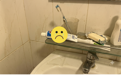 Cho cháu ở nhờ nhà học đại học, bác cạn lời khi thấy tuýp kem đánh răng cháu dùng: "Tiết kiệm" đến thế là cùng!