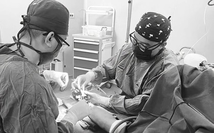 Bảo tồn bàn tay gần đứt rời cho nam công nhân