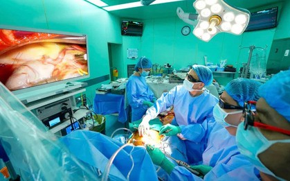 Vẫn đá bóng và chạy bộ đều đặn, người đàn ông Anh sống trên đất Việt 10 năm bàng hoàng phát hiện phải mổ tim