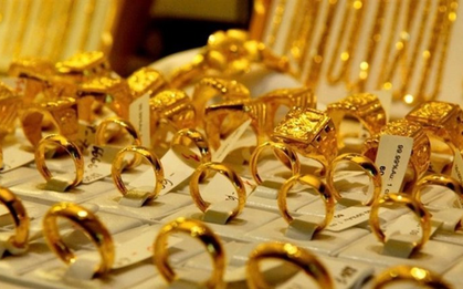 Mua vàng trả tiền mặt có mâu thuẫn với quy định thuế hay không?